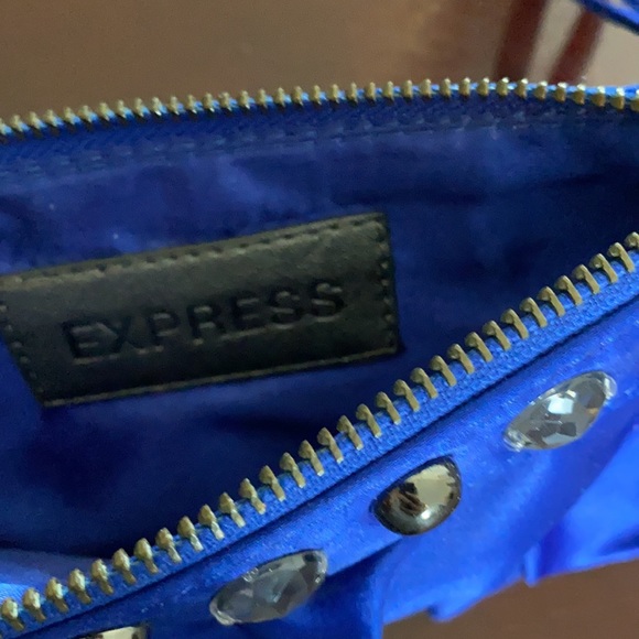 2/$20🎉 Royal blue Express wristlet - Picture 3 of 3